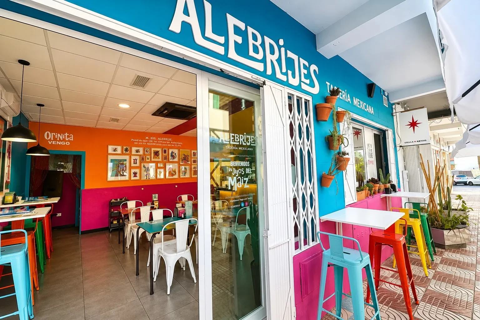 Mesa de Alebrijes Tapería Mexicana en Aguadulce, Almería